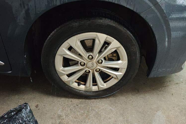 Used Wuling Jiachen 2022 1.5T CVT Smart Luxury Version Right Front Wheel Hub