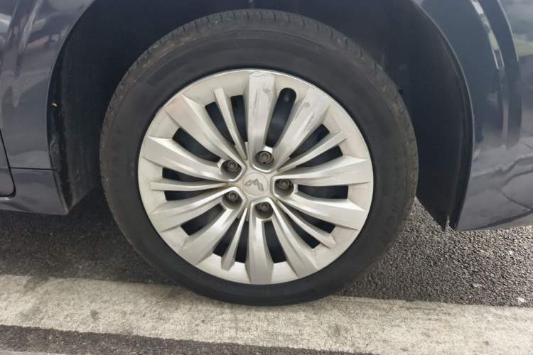 Used Wuling Jiachen 2022 1.5L Manual Enjoyment Elite Model Right Front Wheel Hub