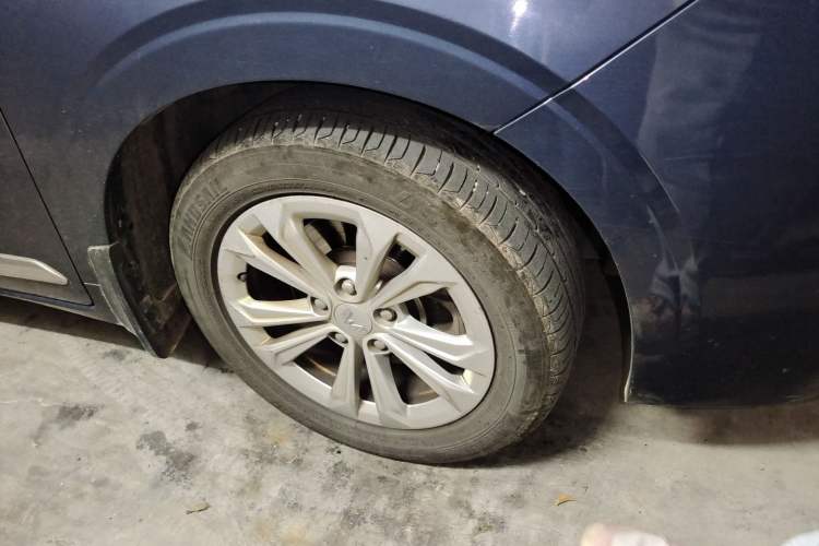 Used Wuling Jiachen 2022 1.5T Manual Light Enjoyment Dynamic Version Right Front Wheel Hub