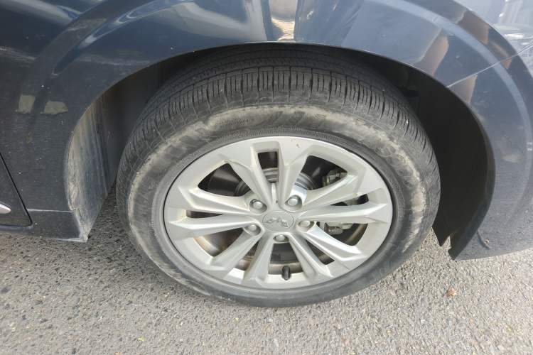 Used Wuling Jiachen 2022 1.5T CVT Smart Luxury Version Right Front Wheel Hub