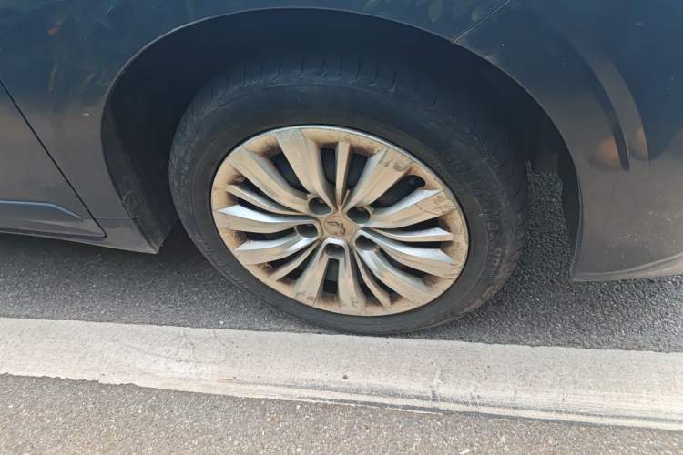 Used Wuling Jiachen 2022 1.5L Manual Enjoyment Elite Model Right Front Wheel Hub