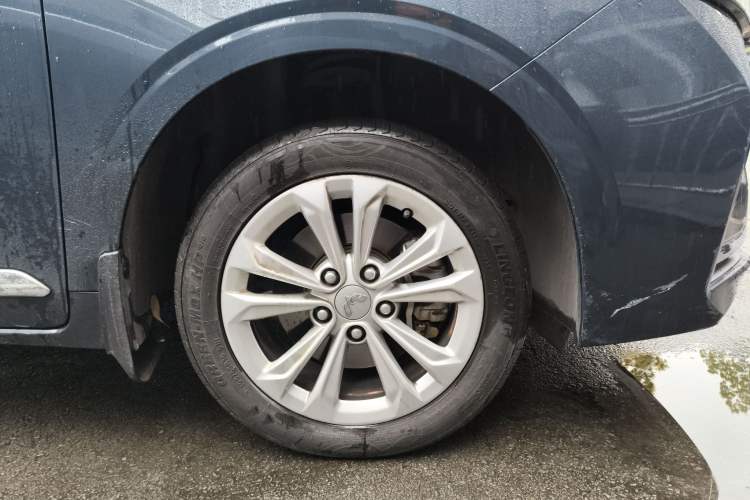 Used Wuling Jiachen 2022 1.5L Manual Comfort Edition Right Front Wheel Hub