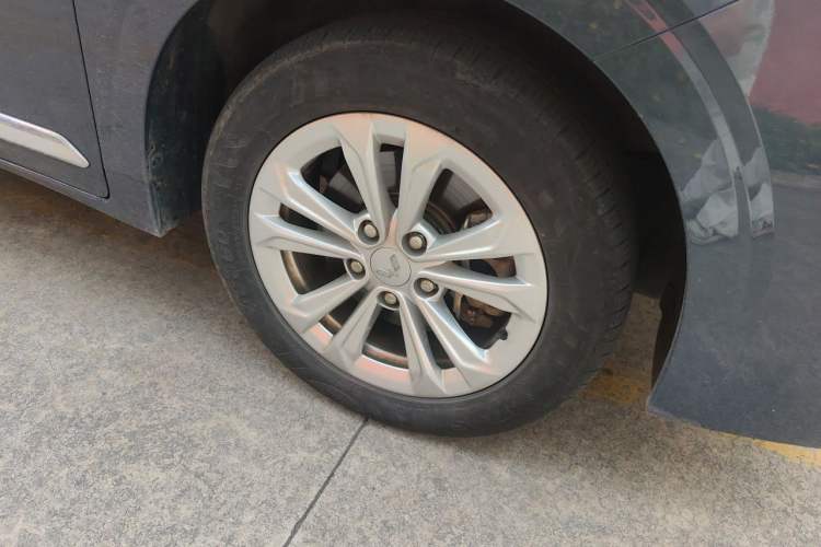 Used Wuling Jiachen 2022 1.5T CVT Smart Luxury Version Right Front Wheel Hub