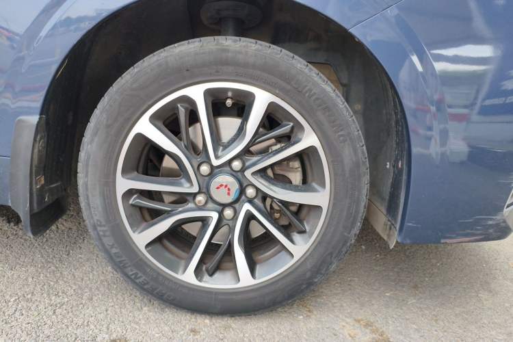 Used Wuling Jiachen 2022 1.5L Manual Enjoyment Elite Model Right Front Wheel Hub