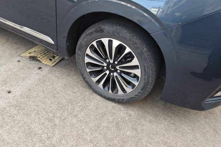 Used Wuling Jiachen 2022 1.5T CVT Deluxe Flagship Edition Right Front Wheel Hub