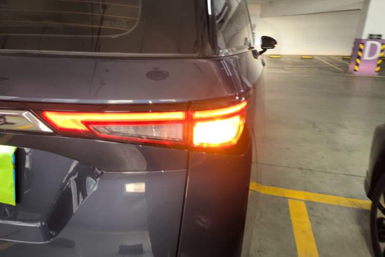 Used Wuling Jiachen 2022 1.5T CVT Deluxe Flagship Edition Right Rear Taillight