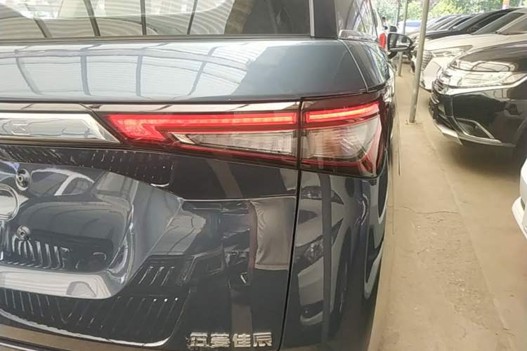 Used Wuling Jiachen 2022 1.5T CVT Smart Luxury Version Right Rear Taillight