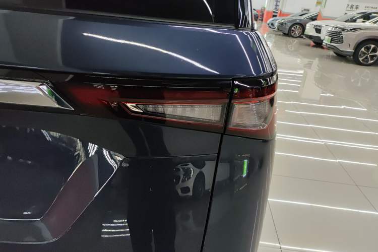 Used Wuling Jiachen 2022 1.5T CVT Smart Luxury Version Right Rear Taillight