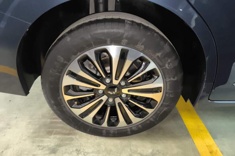 Used Wuling Jiachen 2022 1.5T CVT Deluxe Flagship Edition Right Rear Wheel Hub