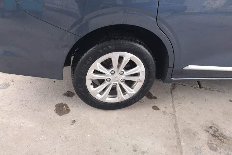 Used Wuling Jiachen 2022 1.5T CVT Smart Luxury Version Right Rear Wheel Hub