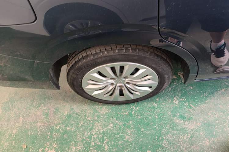 Used Wuling Jiachen 2022 1.5L Manual Enjoyment Elite Model Right Rear Wheel Hub