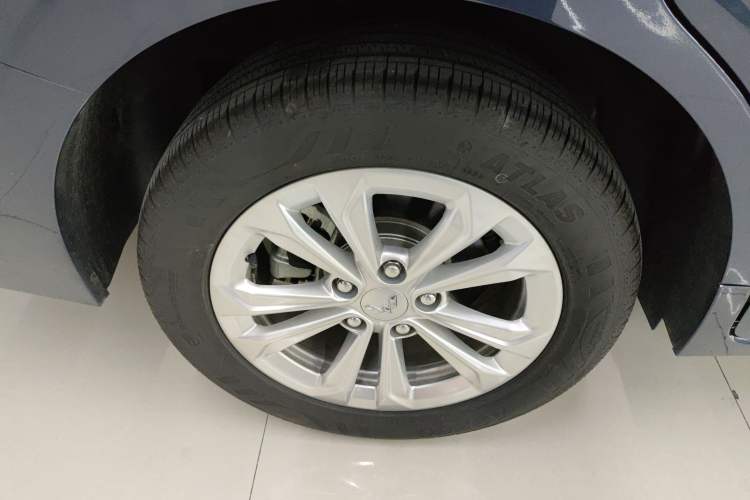 Used Wuling Jiachen 2022 1.5T CVT Smart Luxury Version Right Rear Wheel Hub