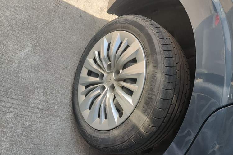 Used Wuling Jiachen 2022 1.5L Manual Enjoyment Elite Model Right Rear Wheel Hub
