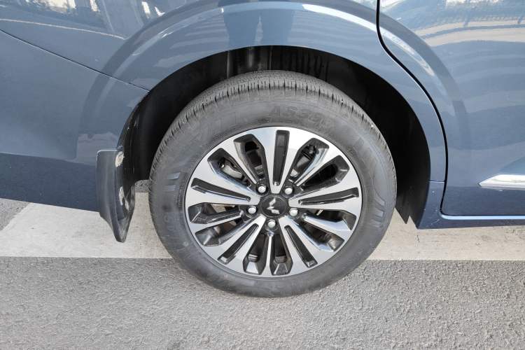 Used Wuling Jiachen 2022 1.5T CVT Deluxe Flagship Edition Right Rear Wheel Hub