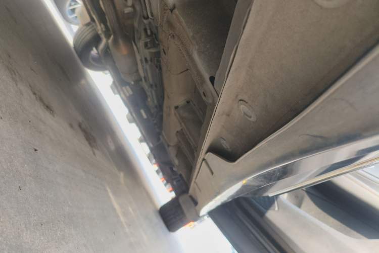 Used Wuling Jiachen 2022 1.5L Manual Comfort Edition Right Side Sill