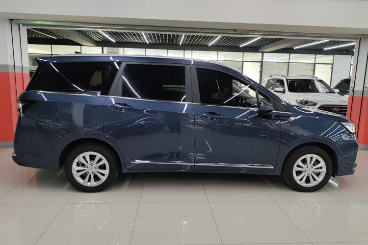 Used Wuling Jiachen 2022 1.5T CVT Smart Luxury Version Right Side