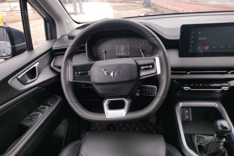 Used Wuling Jiachen 2022 1.5T Manual Comfort & Dynamic Version Steering Wheel