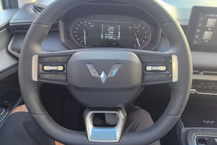 Used Wuling Jiachen 2022 1.5T CVT Deluxe Flagship Edition Steering Wheel