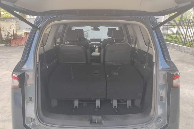 Used Wuling Jiachen 2022 1.5T CVT Deluxe Flagship Edition Trunk