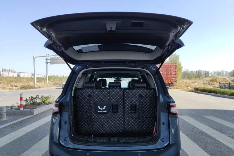 Used Wuling Jiachen 2022 1.5T CVT Deluxe Flagship Edition Trunk