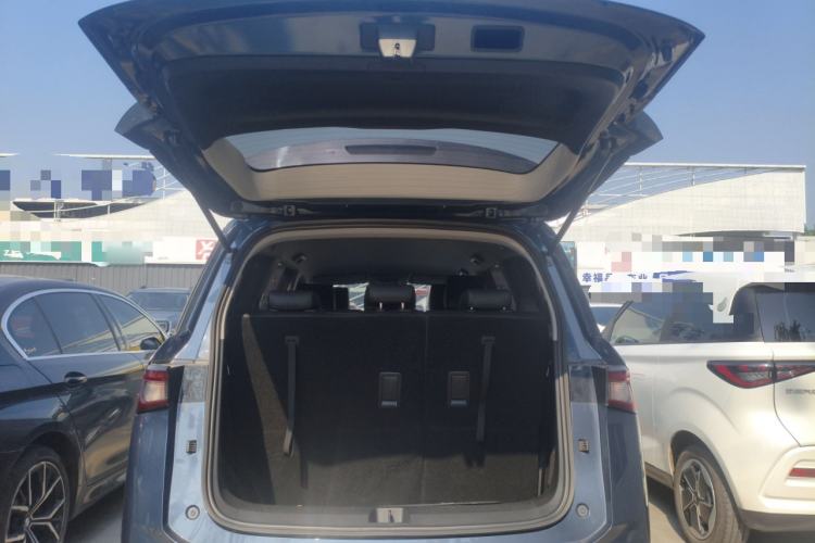 Used Wuling Jiachen 2022 1.5L Manual Comfort Edition Trunk