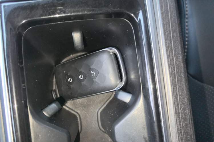 Used Wuling Jiachen 2022 1.5T CVT Smart Luxury Version Vehicle Key