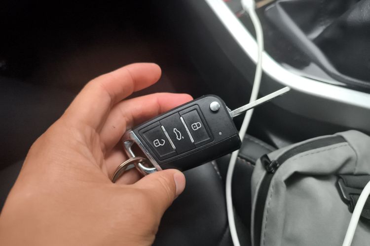 Used Wuling Jiachen 2022 1.5L Manual Comfort Edition Vehicle Key