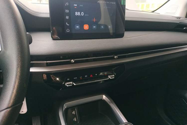 Used Wuling Jiachen 2022 1.5L Manual Light Comfort Edition Audio And AC Panel