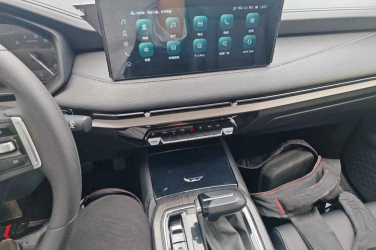 Used Wuling Jiachen 2022 1.5T CVT Smart Luxury Version Audio And AC Panel