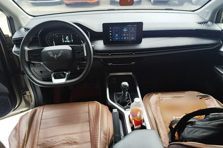 Used Wuling Jiachen 2022 1.5L Manual Comfort Edition Center Console