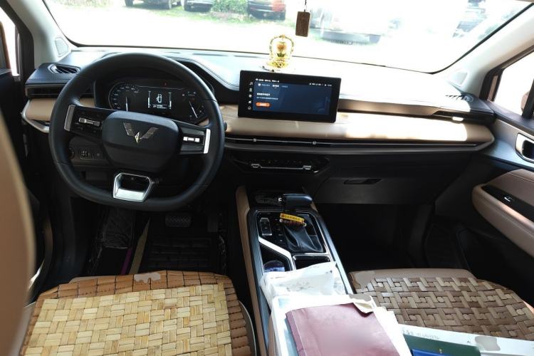 Used Wuling Jiachen 2022 1.5T CVT Deluxe Flagship Edition Center Console