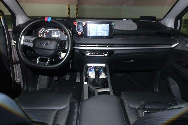 Used Wuling Jiachen 2022 1.5T Manual Comfort & Dynamic Version Center Console