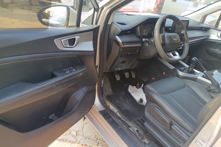 Used Wuling Jiachen 2022 1.5L Manual Comfort Edition Driver Seat