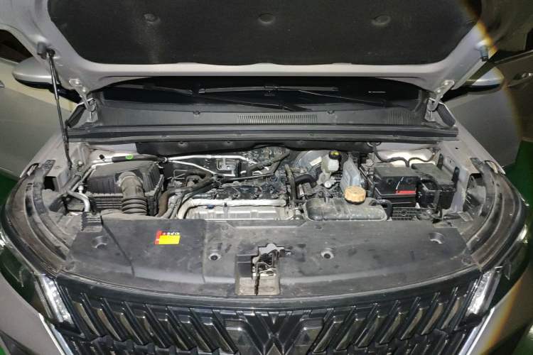 Used Wuling Jiachen 2022 1.5T Manual Comfort & Dynamic Version Engine Bay