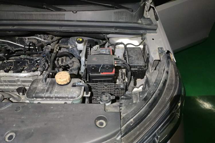 Used Wuling Jiachen 2022 1.5T Manual Comfort & Dynamic Version Engine Bay Left