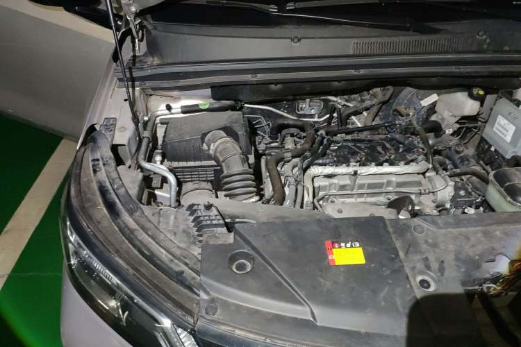 Used Wuling Jiachen 2022 1.5T Manual Comfort & Dynamic Version Engine Bay Right