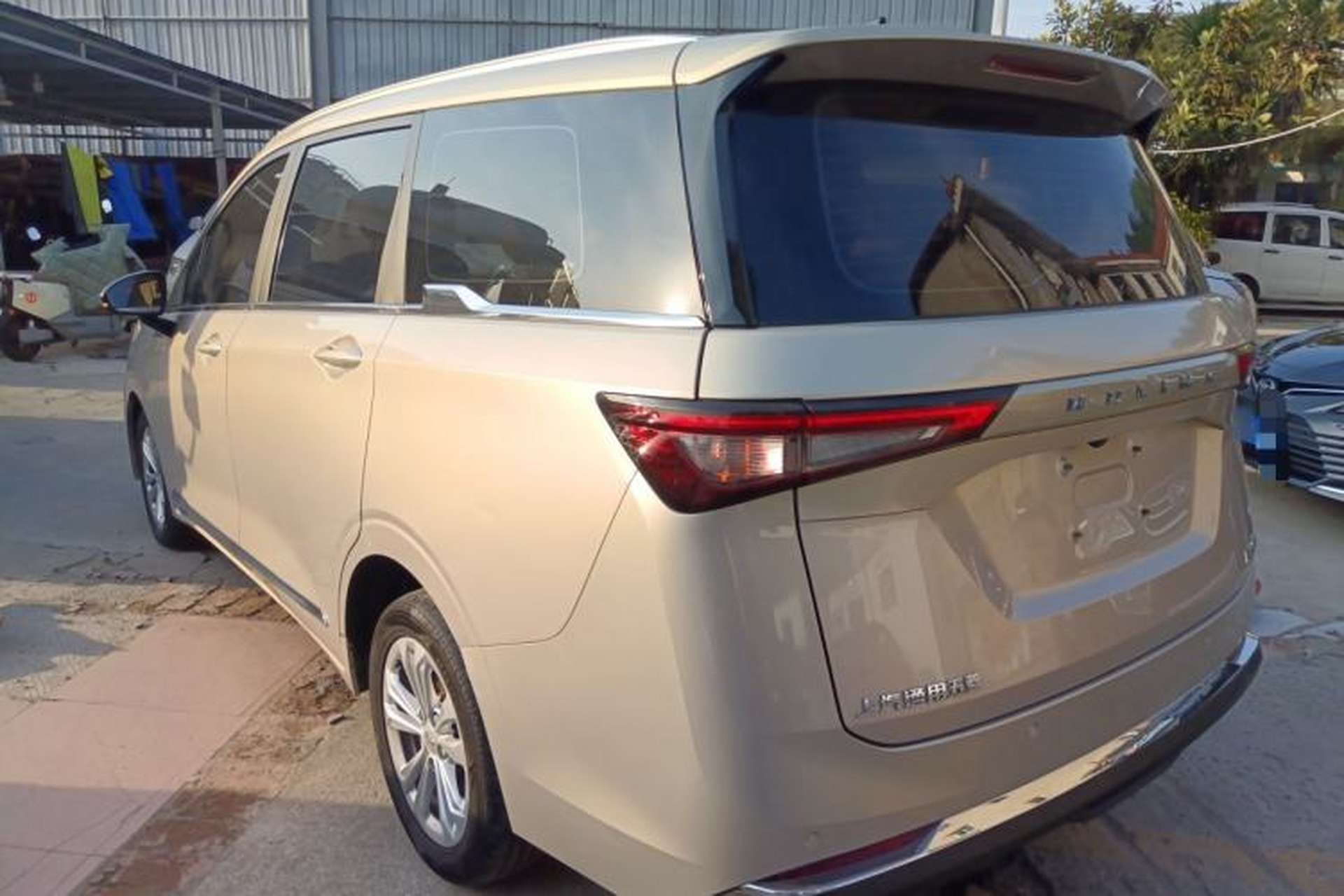 Used Wuling Jiachen 2022 1.5L Manual Comfort Edition Exterior 2