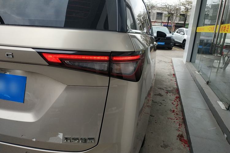 Used Wuling Jiachen 2022 1.5L Manual Light Comfort Edition Exterior 3