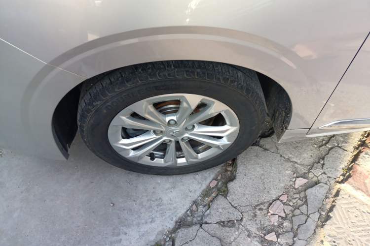 Used Wuling Jiachen 2022 1.5L Manual Comfort Edition Exterior 4