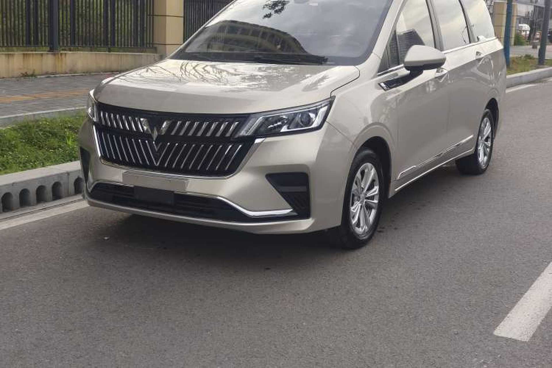 Used Wuling Jiachen 2022 1.5L Manual Comfort Edition Front Left 45 Deg
