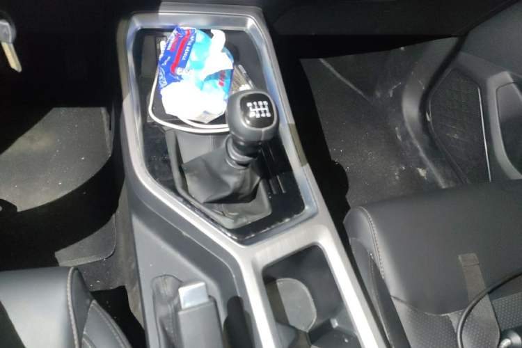 Used Wuling Jiachen 2022 1.5T Manual Comfort & Dynamic Version Gear Lever