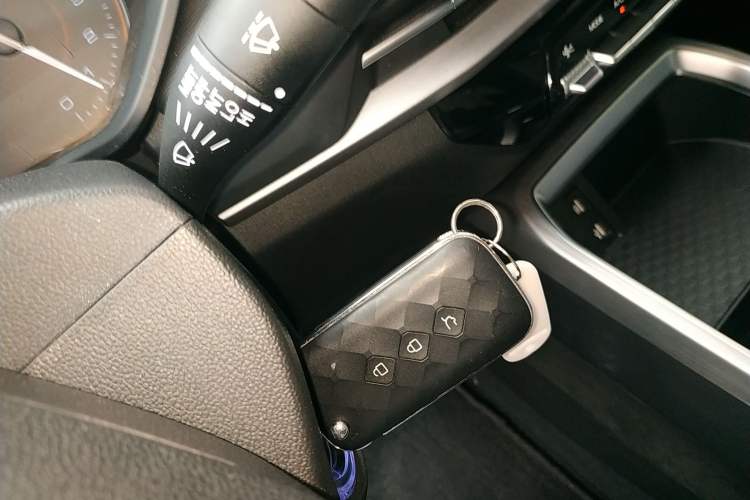 Used Wuling Jiachen 2022 1.5L Manual Light Comfort Edition Interior 1