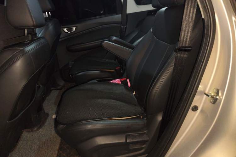 Used Wuling Jiachen 2022 1.5T CVT Smart Luxury Version Interior 4