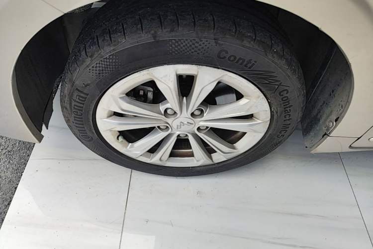 Used Wuling Jiachen 2022 1.5L Manual Comfort Edition Left Front Wheel Hub