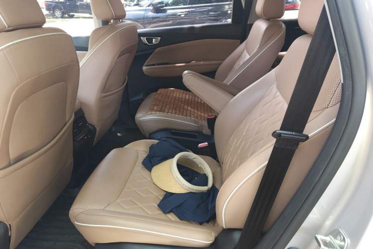 Used Wuling Jiachen 2022 1.5T CVT Deluxe Flagship Edition Left Rear Seat