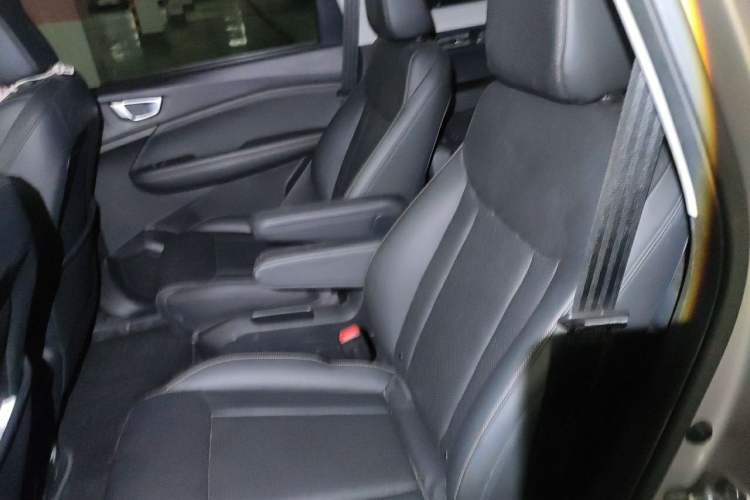 Used Wuling Jiachen 2022 1.5T Manual Comfort & Dynamic Version Left Rear Seat
