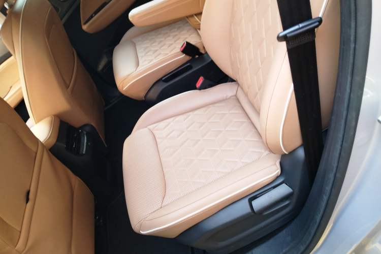 Used Wuling Jiachen 2022 1.5T CVT Deluxe Flagship Edition Left Rear Seat