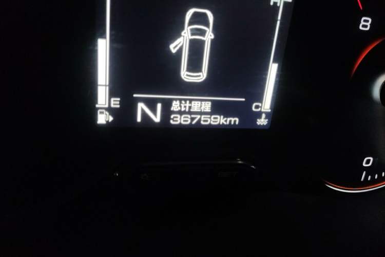 Used Wuling Jiachen 2022 1.5T Manual Comfort & Dynamic Version Odometer Close Up