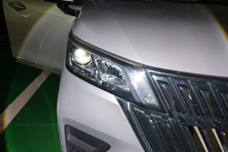 Used Wuling Jiachen 2022 1.5T Manual Comfort & Dynamic Version Right Front Headlight