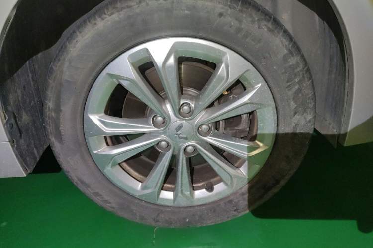 Used Wuling Jiachen 2022 1.5T Manual Comfort & Dynamic Version Right Front Wheel Hub